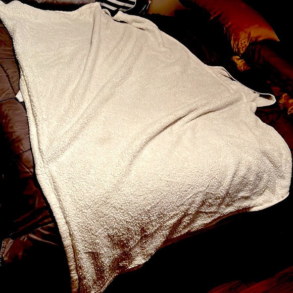 The Lakeside Collection Hooded Fleece & Sherpa Lined Wearable Throw Blanket - Picture 6 of 11